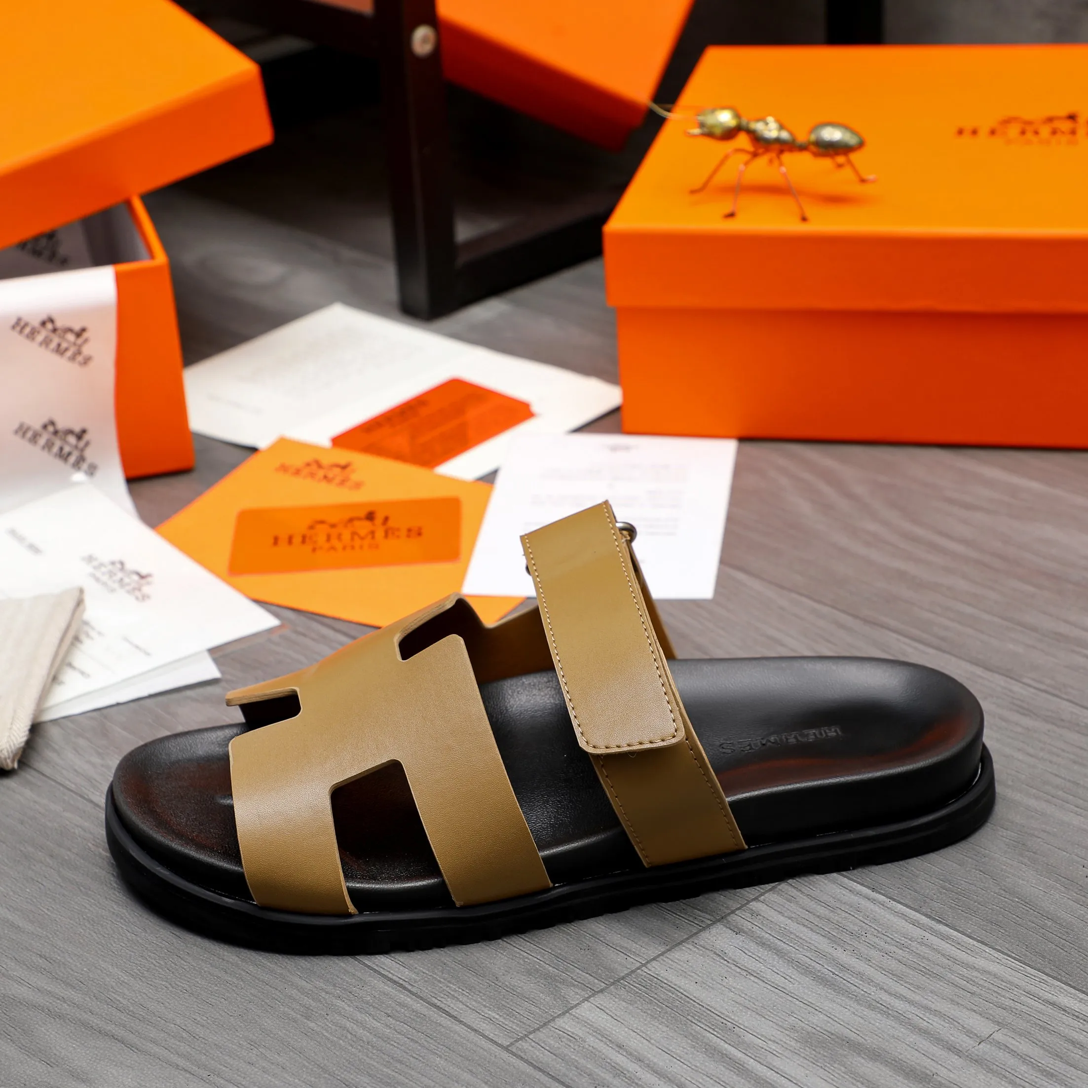 Men's shoes 💰340 Product trademark: Hermes "Hermes" Couple's slippers Regular size: 36-46 Product materials: Selected high-quality cowhide upper, microfiber lining, original outsole